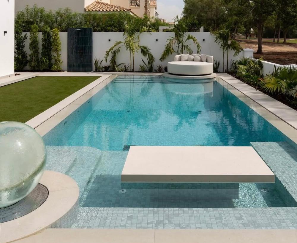 Aquaglobe Grande Bespoke Installation... Dubai