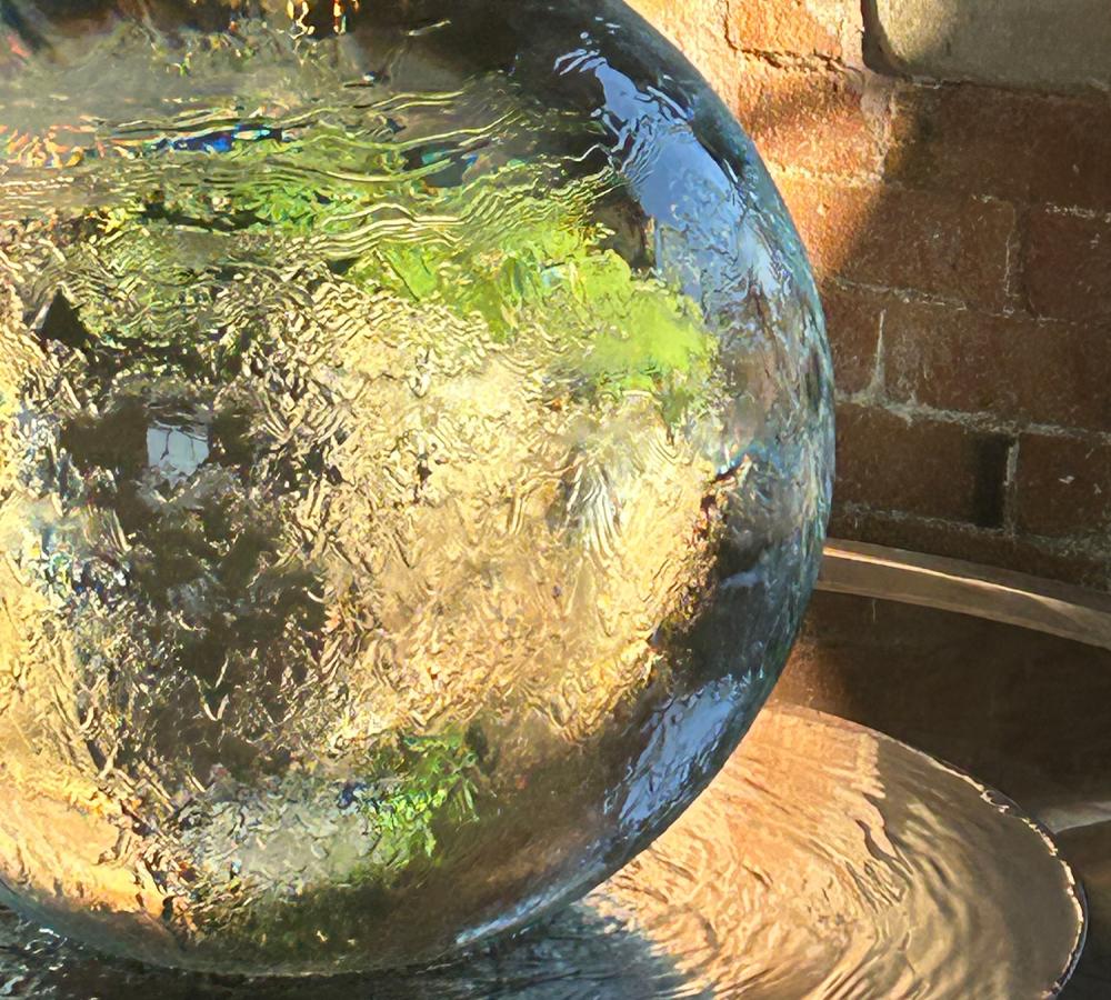 Aquaglobe Grand | Acrylic Water Features | Ball Fountain Aquaglobe Grand | Acrylic Water Features | Ball Fountain