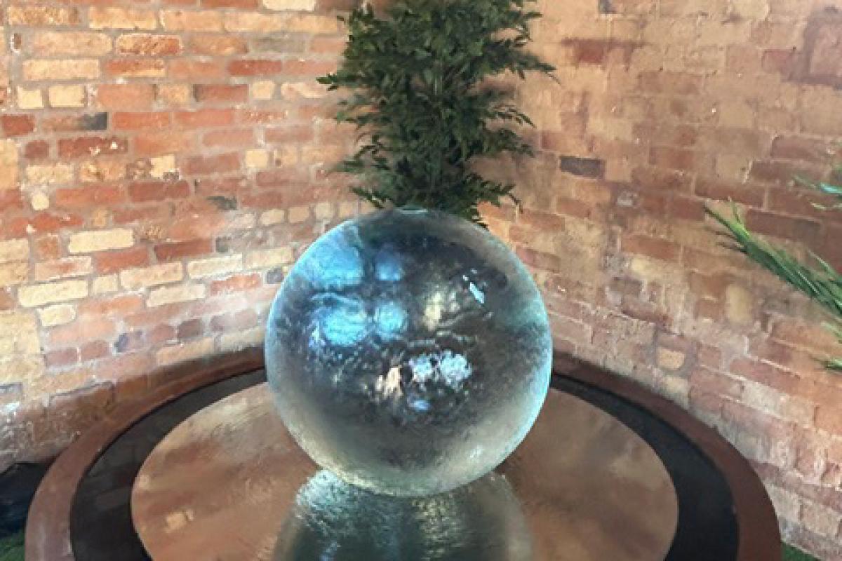 Aquaglobe Grand | Acrylic Water Features | Ball Fountain Aquaglobe Grand | Acrylic Water Features | Ball Fountain