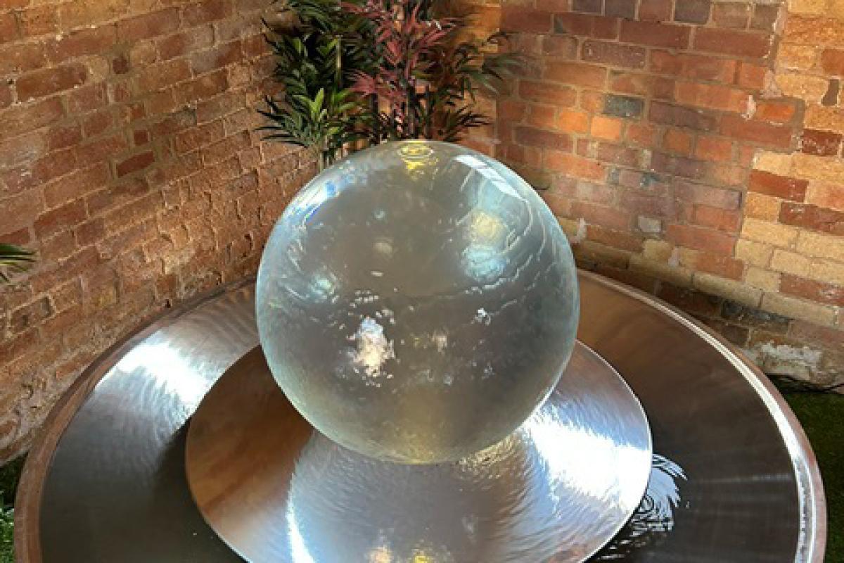 Aquaglobe Grand | Acrylic Water Features | Ball Fountain Aquaglobe Grand | Acrylic Water Features | Ball Fountain