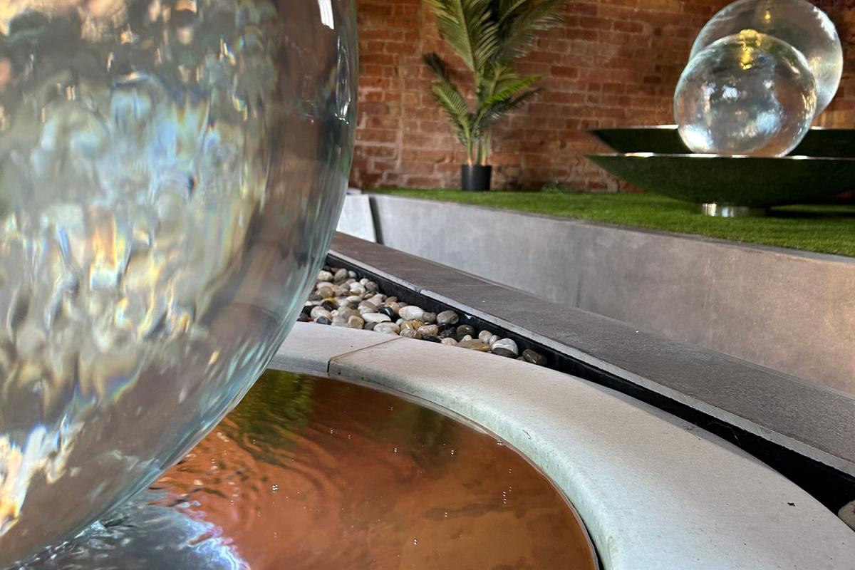 Aquaglobe Original Plus | Acrylic Water Features | Ball Fountain Aquaglobe Original Plus | Acrylic Water Features | Ball Fountain